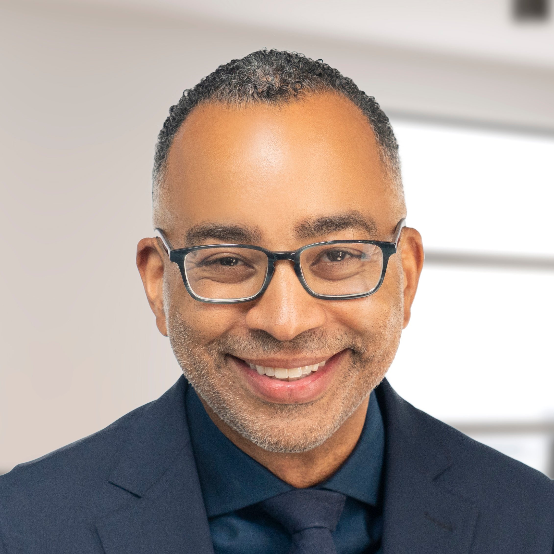 aaron-thomas-headshot